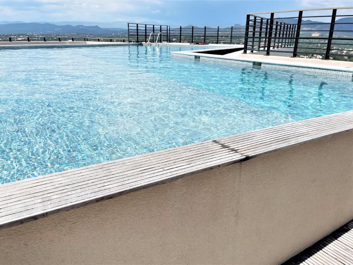 Tres Bel Appartement -Residence Avec Piscine Sur Le Toit Et Vue Panoramique Saint-Raphaël Exteriör bild