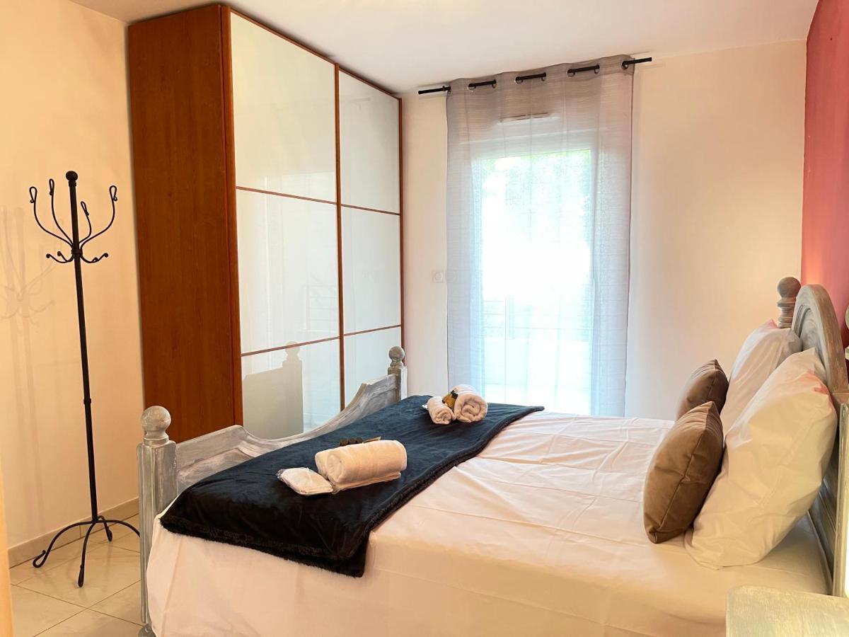 Tres Bel Appartement -Residence Avec Piscine Sur Le Toit Et Vue Panoramique Saint-Raphaël Exteriör bild