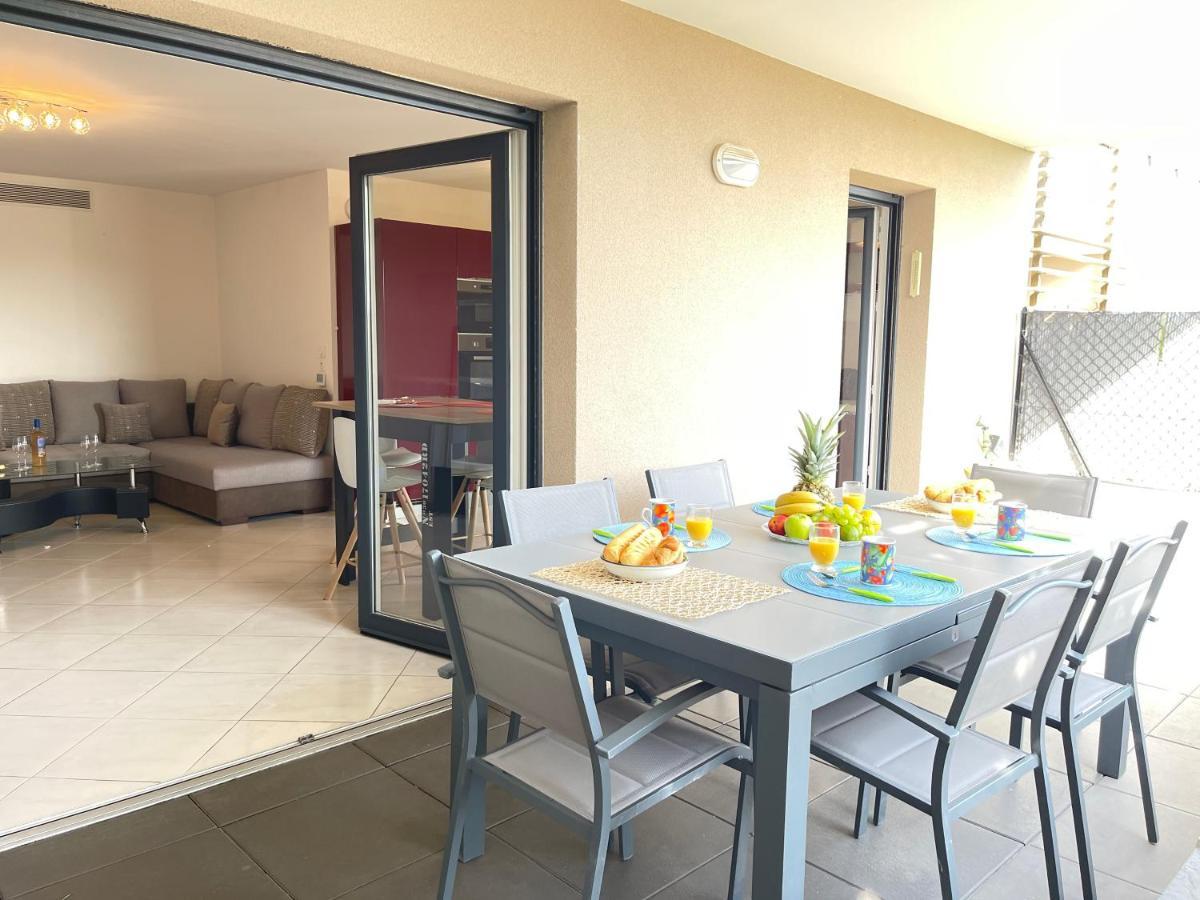 Tres Bel Appartement -Residence Avec Piscine Sur Le Toit Et Vue Panoramique Saint-Raphaël Exteriör bild